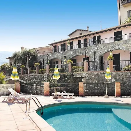 In Castellaro With Communal Pool Lejlighed
