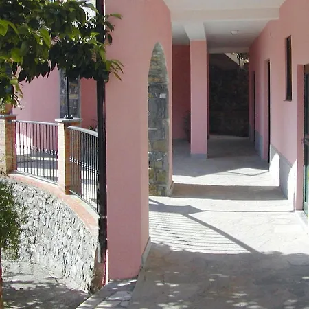 Lejlighed In Castellaro With Communal Pool